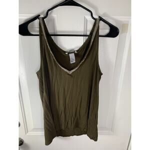 H&M Olive Sleeveless Shirt – Size XS – Stylish and Lightweight
